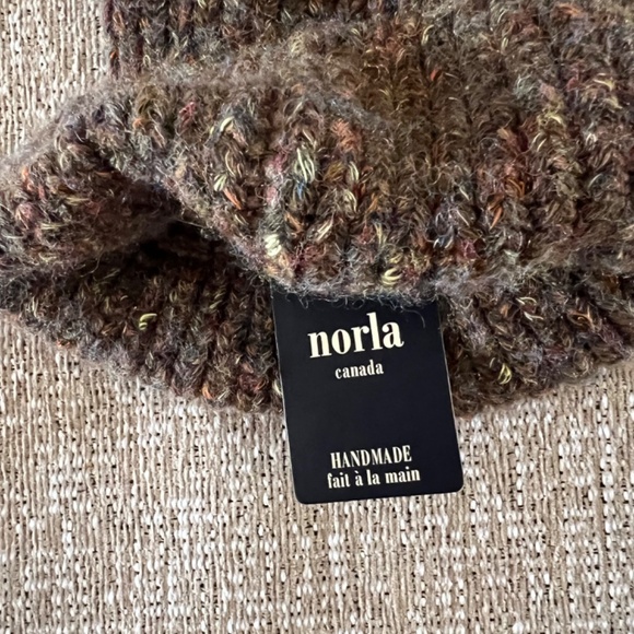 Norla pom hat - Picture 3 of 4